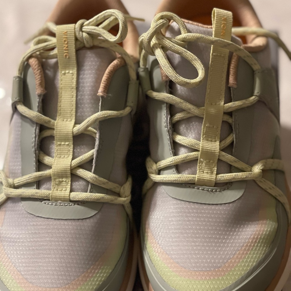 Sale… New Vionic Women’s Austyn Stylish Sage and Beige Sneakers Size 7.5.